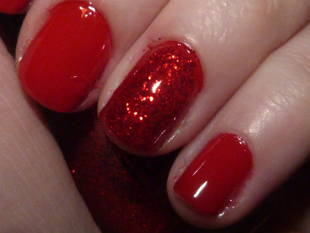 Manucure Red & Glitters avec H&M