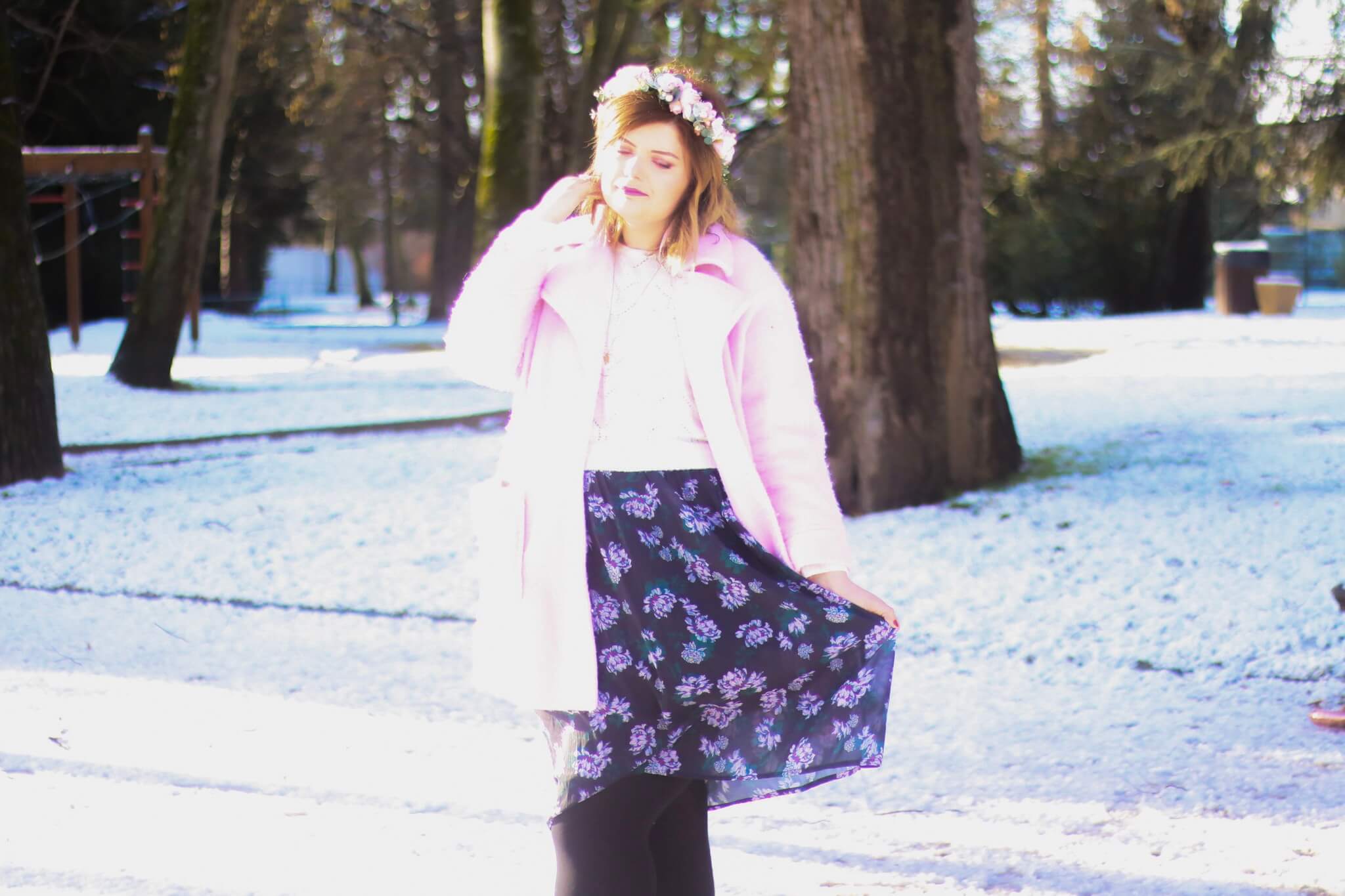 look-saint-valentin-neige-love-rose-fleurs