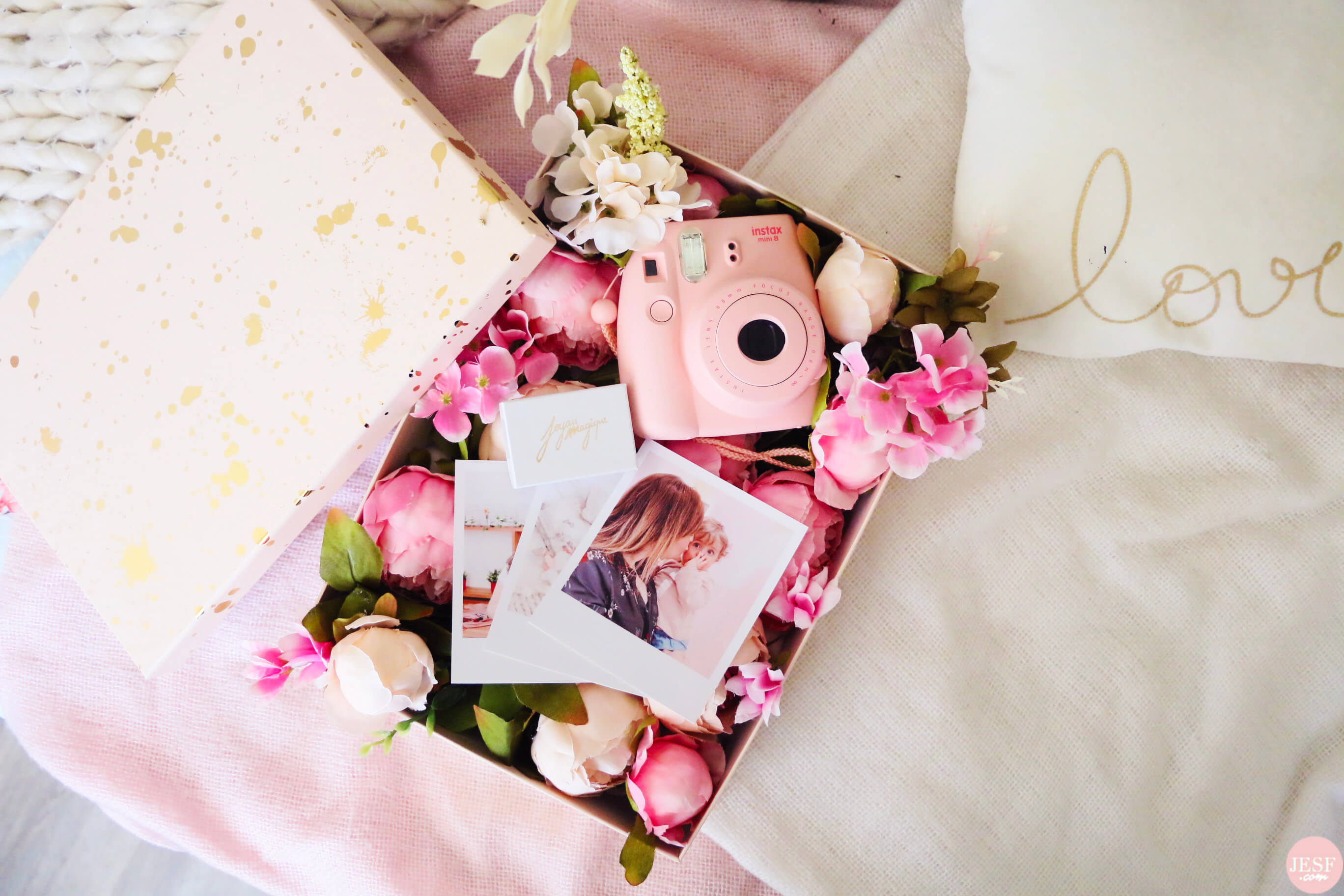 DIY-fête-des-mères-boites-fleurs-emballage-polaroid-parfum-bijoux(2)