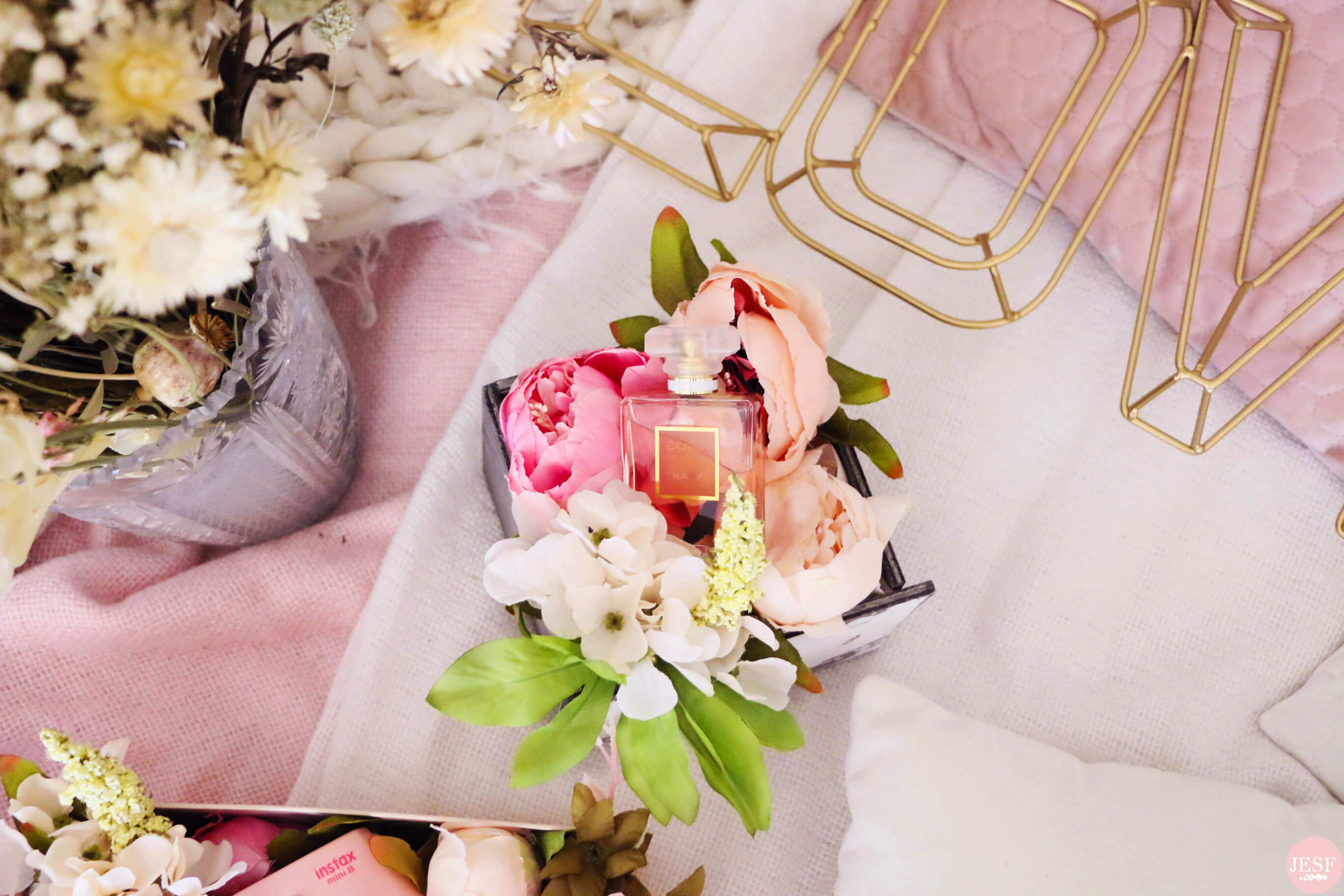 DIY-fête-des-mères-boites-fleurs-emballage-polaroid-parfum-bijoux(2)